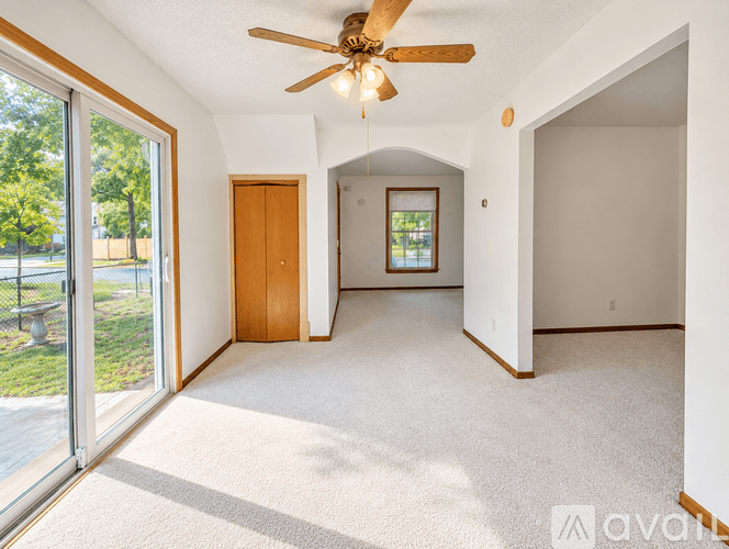 Minneapolis Apartment: 1607 California St NE