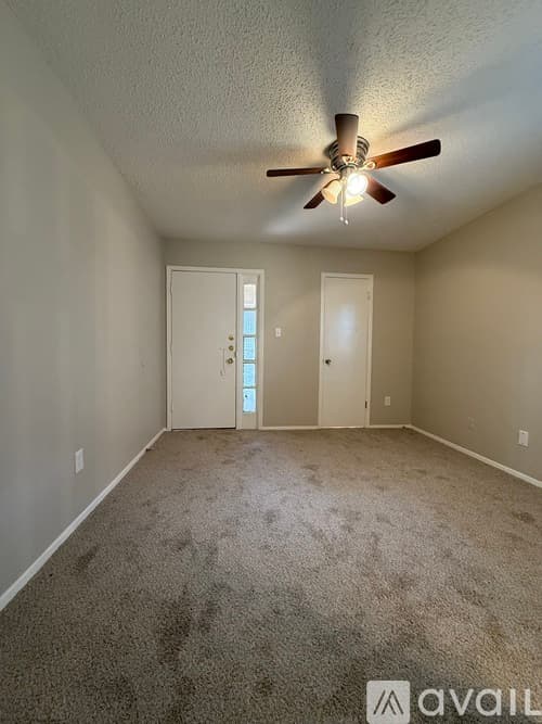Arlington Apartment: 2209 Viewtop Lane