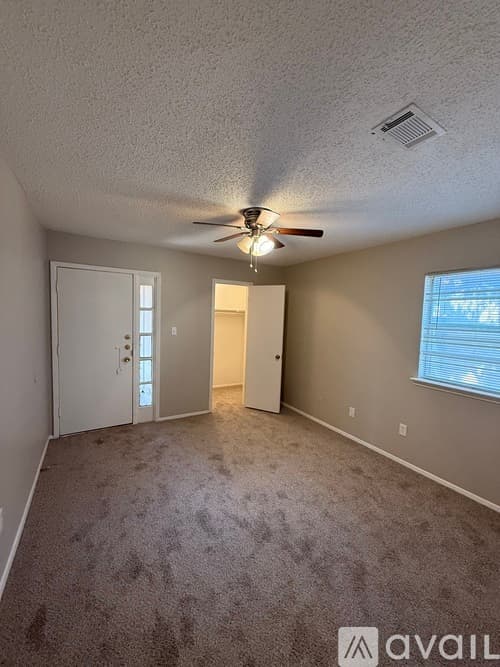 Arlington Apartment: 2209 Viewtop Lane