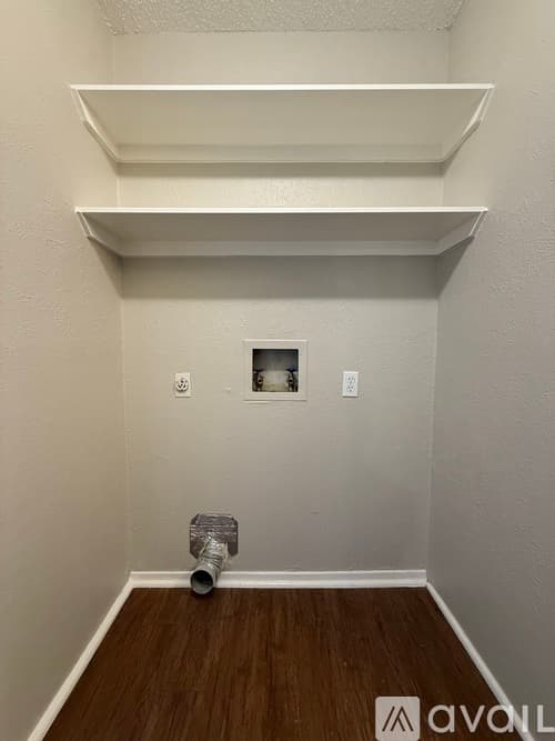 Arlington Apartment: 2209 Viewtop Lane