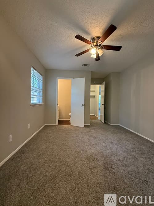 Arlington Apartment: 2209 Viewtop Lane