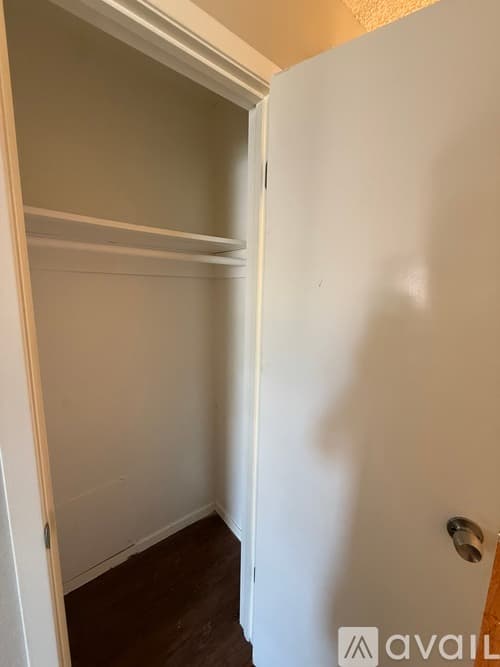 Arlington Apartment: 2209 Viewtop Lane