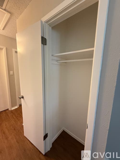 Arlington Apartment: 2209 Viewtop Lane