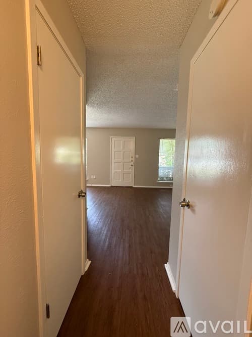 Arlington Apartment: 2209 Viewtop Lane