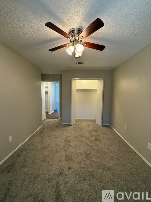 Arlington Apartment: 2209 Viewtop Lane