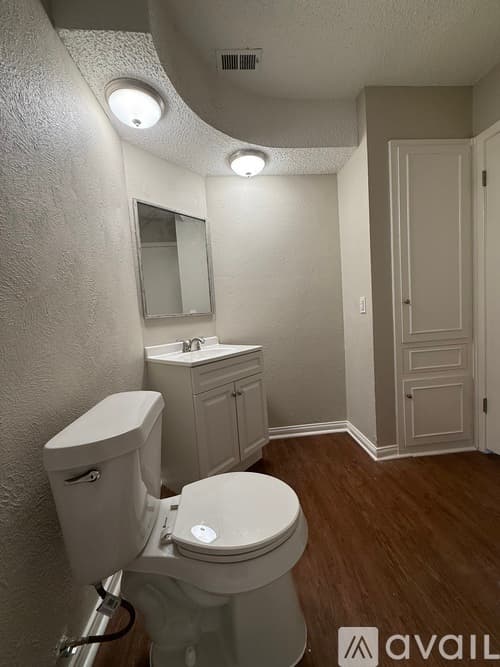 Arlington Apartment: 2209 Viewtop Lane