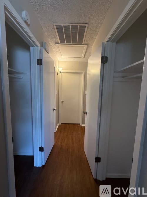 Arlington Apartment: 2209 Viewtop Lane