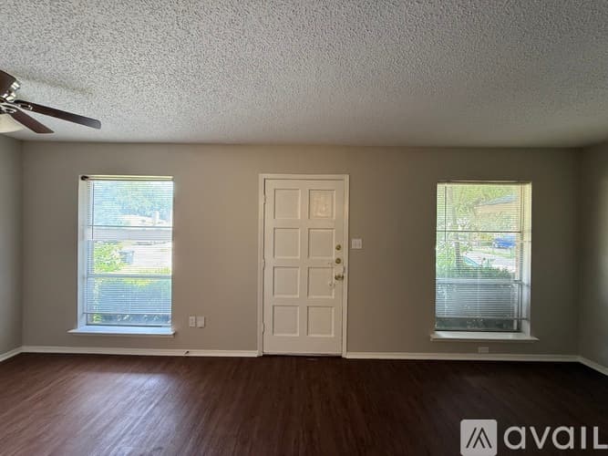 Arlington Apartment: 2209 Viewtop Lane