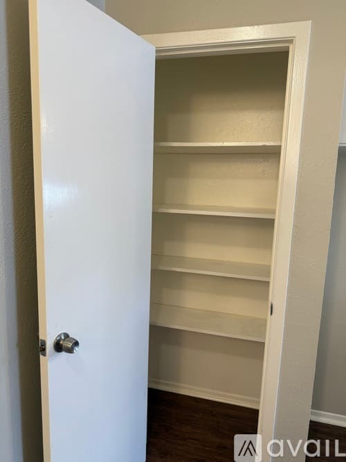 Arlington Apartment: 2209 Viewtop Lane