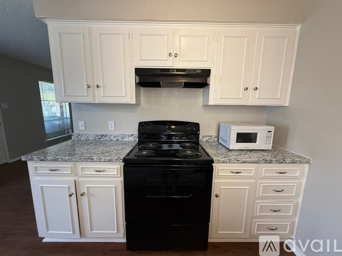Arlington Apartment: 2209 Viewtop Lane