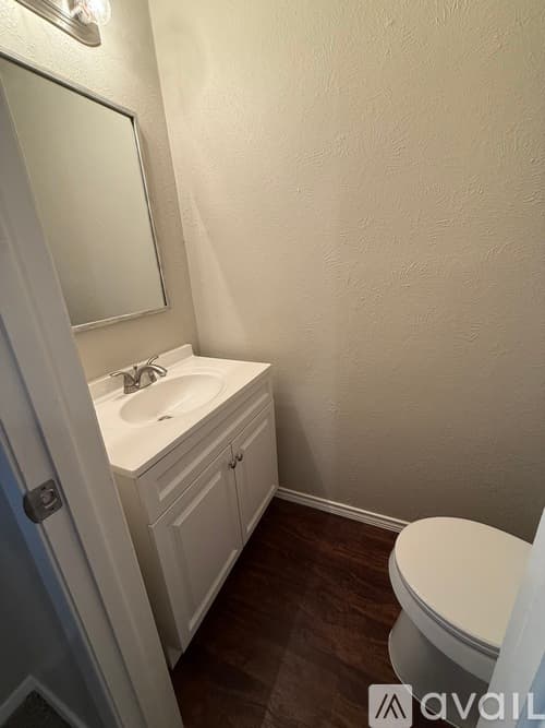 Arlington Apartment: 2209 Viewtop Lane