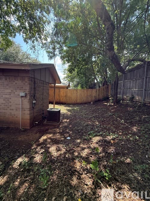 Arlington Apartment: 2209 Viewtop Lane