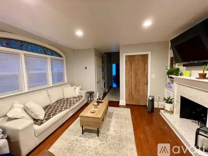 Philadelphia Apartment: 1702 West Girard Avenue