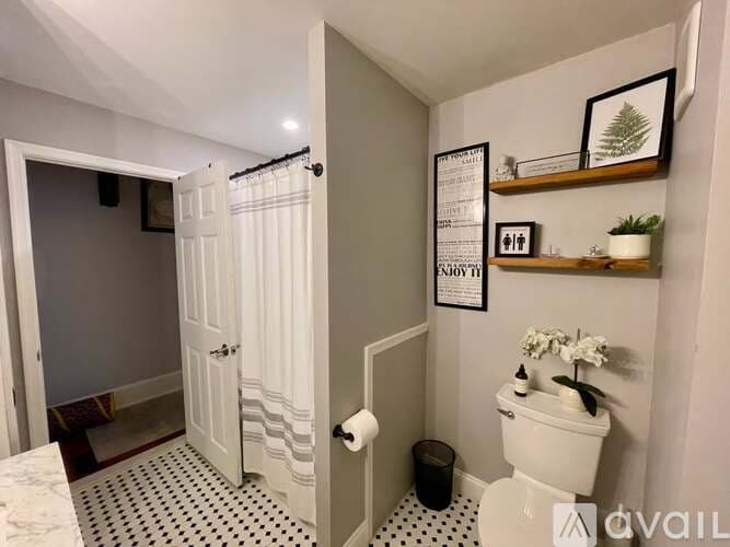 Philadelphia Apartment: 1702 West Girard Avenue