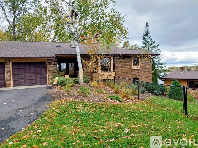 Stillwater House: 8820 Neal Avenue North