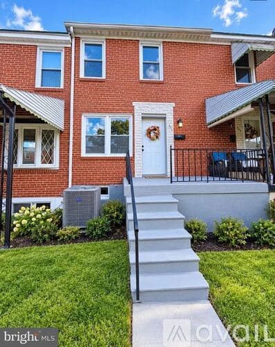 Essex Townhome: 351 Leeanne Rd