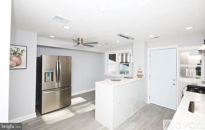 Essex Townhome: 351 Leeanne Rd