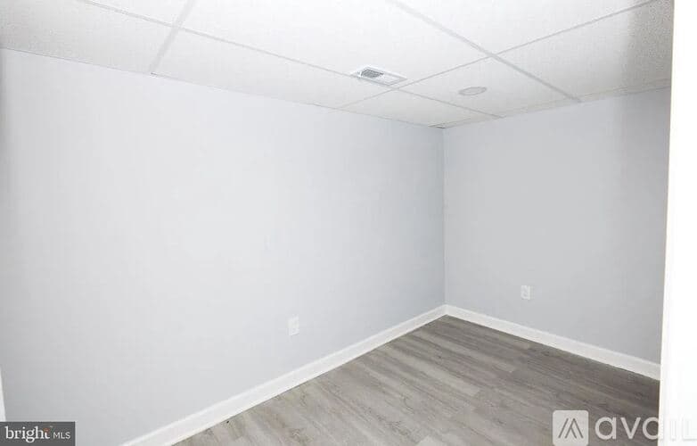 Essex Townhome: 351 Leeanne Rd
