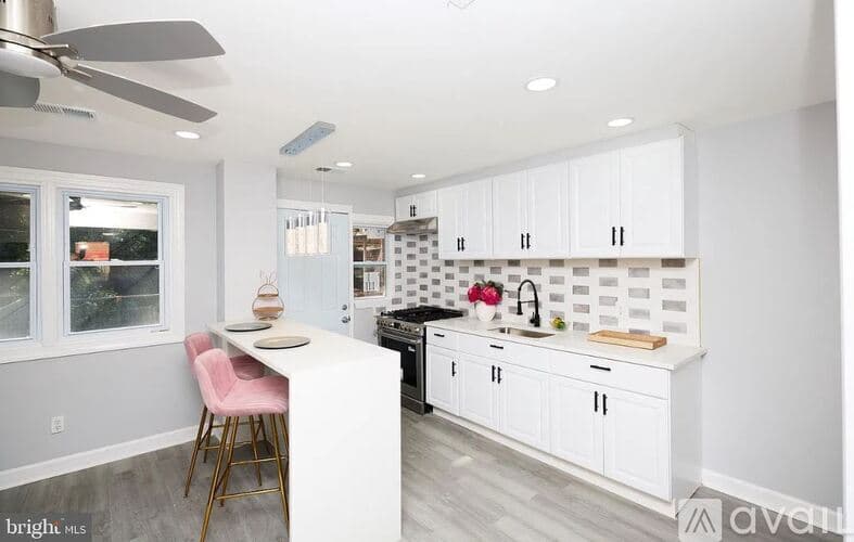 Essex Townhome: 351 Leeanne Rd