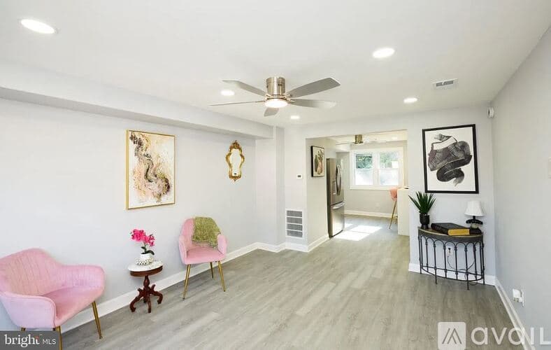 Essex Townhome: 351 Leeanne Rd