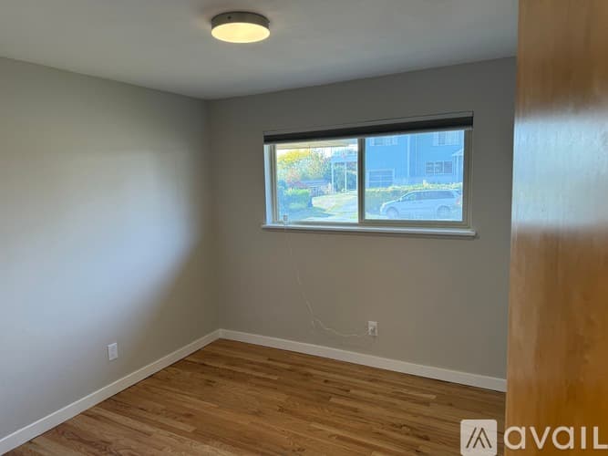 Seattle House: 10702 39th Avenue Southwest
