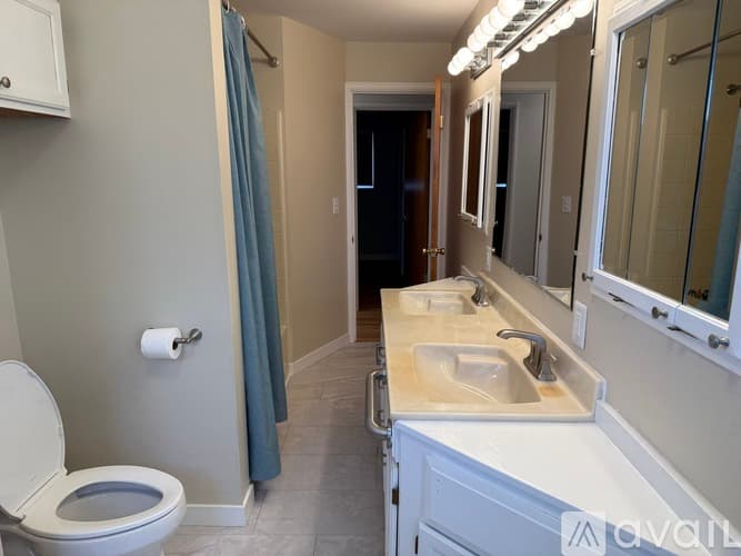 Seattle House: 10702 39th Avenue Southwest