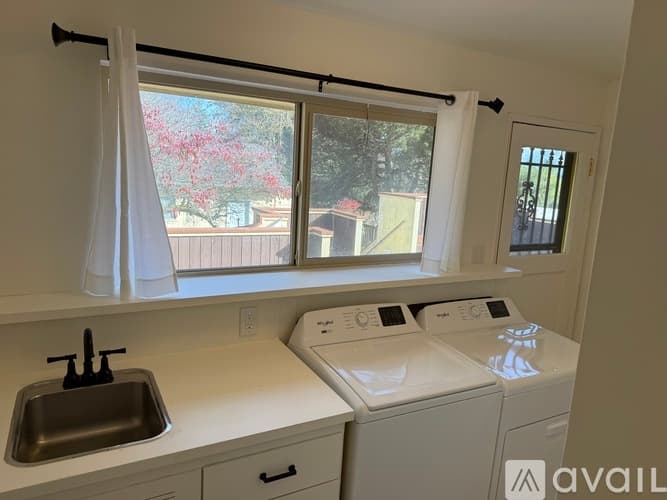 Seattle House: 10702 39th Avenue Southwest