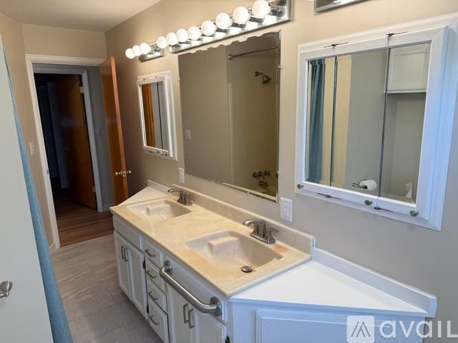 Seattle House: 10702 39th Avenue Southwest