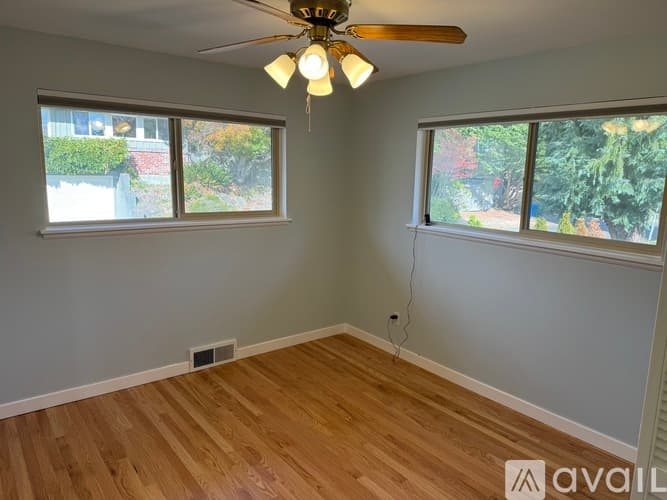 Seattle House: 10702 39th Avenue Southwest
