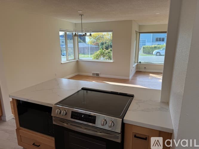 Seattle House: 10702 39th Avenue Southwest