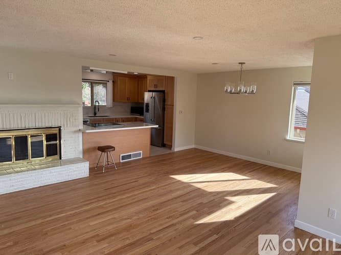 Seattle House: 10702 39th Avenue Southwest