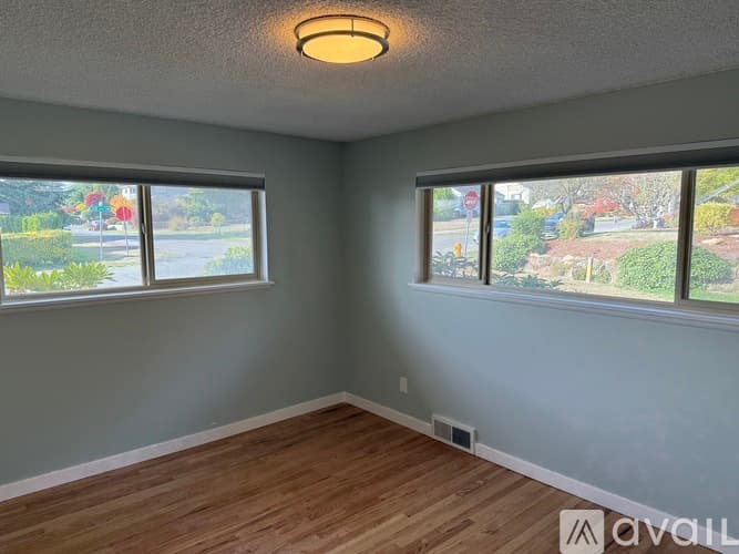 Seattle House: 10702 39th Avenue Southwest