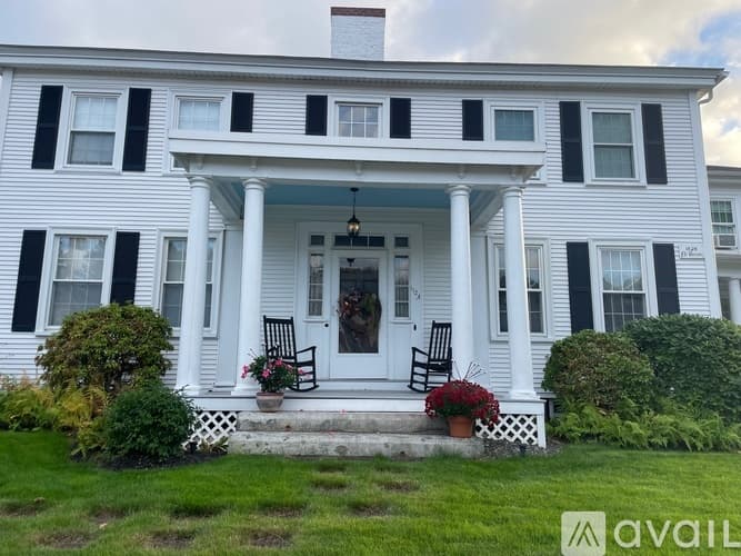 Upton Apartment: 112 Main St