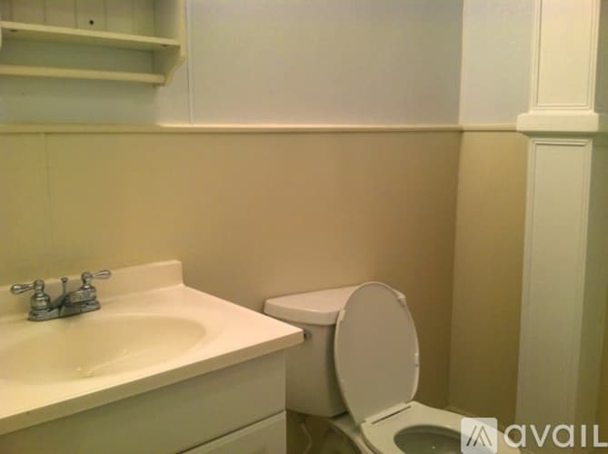 Upton Apartment: 112 Main St