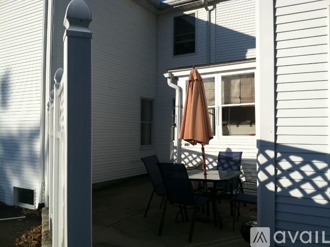 Upton Apartment: 112 Main St