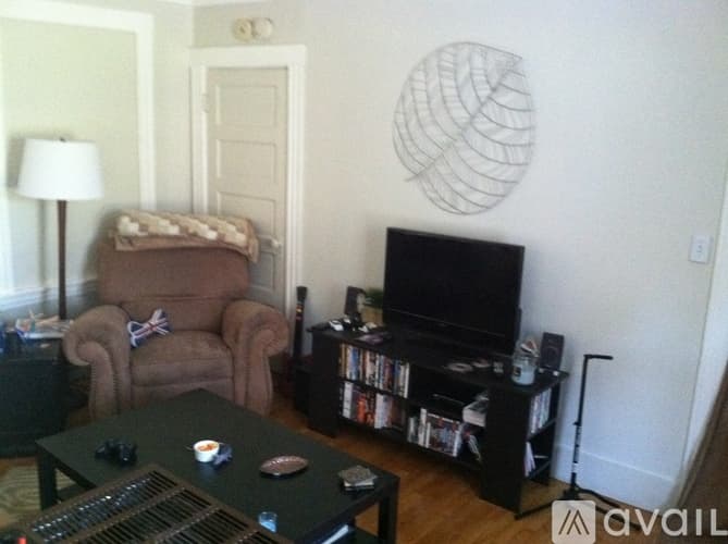 Upton Apartment: 112 Main St