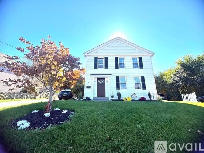 Manchester Apartment: 14 Hackmatack Street