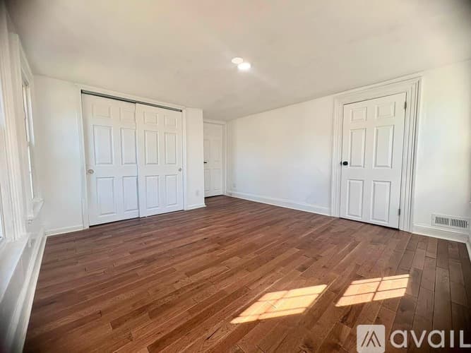 Manchester Apartment: 14 Hackmatack Street