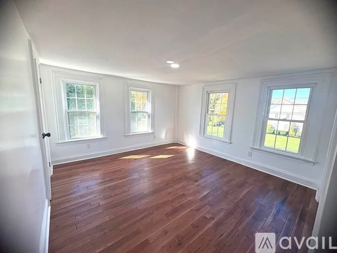 Manchester Apartment: 14 Hackmatack Street