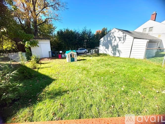 Manchester Apartment: 14 Hackmatack Street