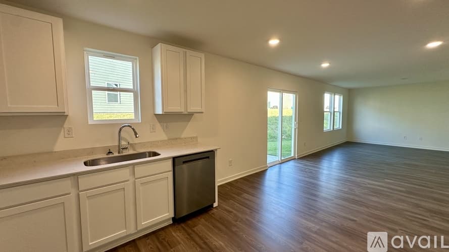 Jackson House: 116 Katsura Wy