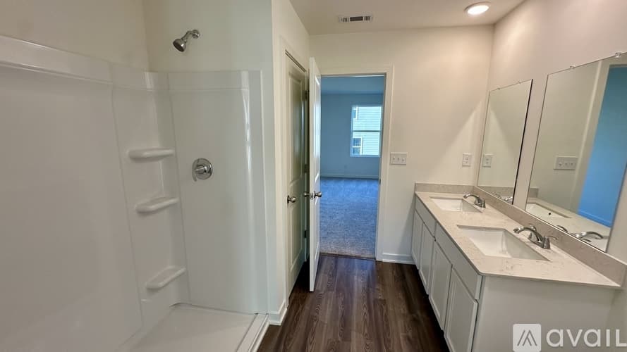 Jackson House: 116 Katsura Wy