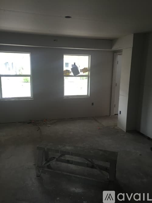 Washington House: 147 W Washington Ave