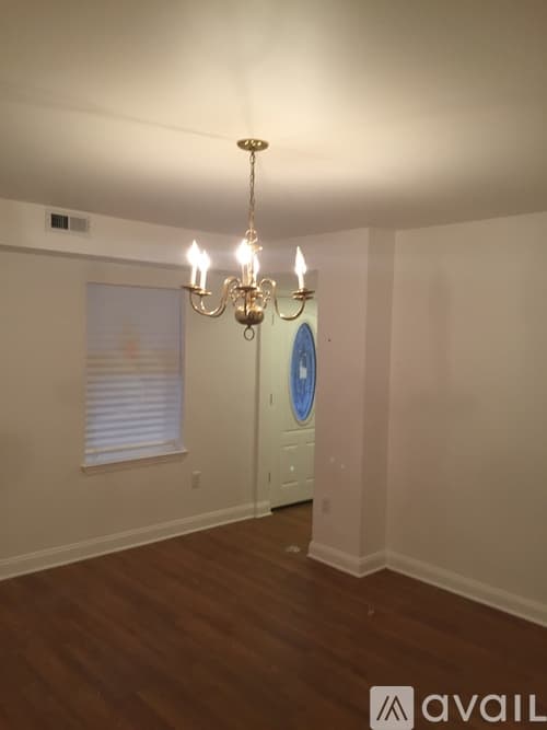 Washington House: 147 W Washington Ave