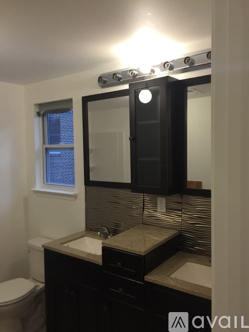 Washington House: 147 W Washington Ave
