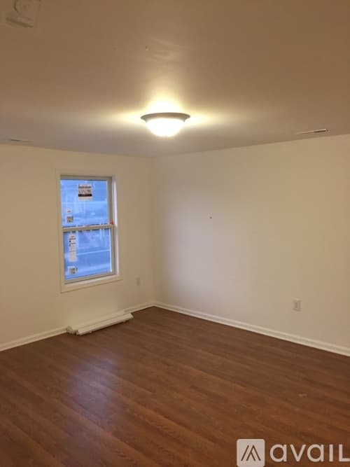 Washington House: 147 W Washington Ave