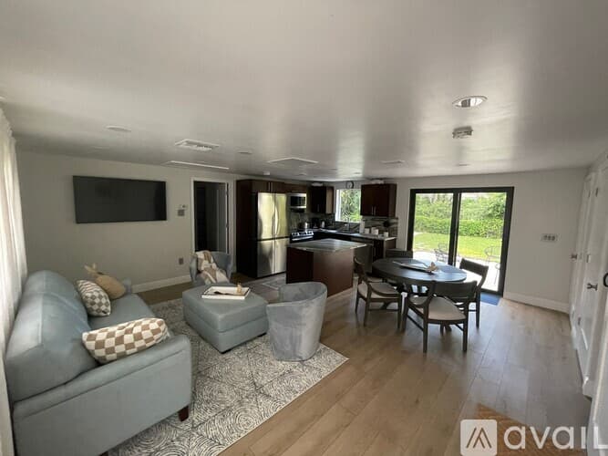 Tampa House: 8835 West Patterson Street