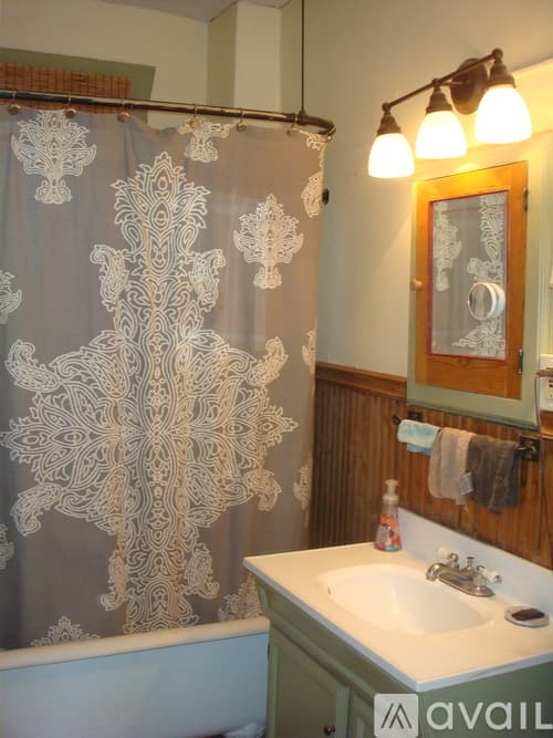 West Hartford Apartment: 406 Park Rd