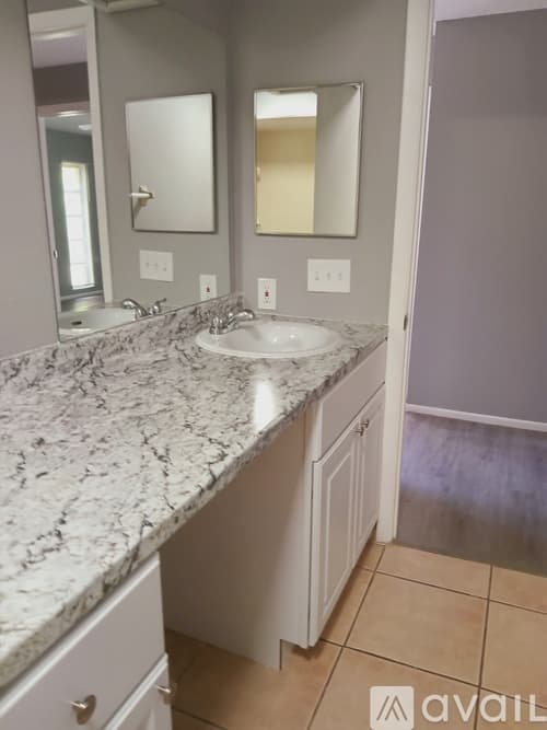 Spring Hill Townhome: 1334 London Ave