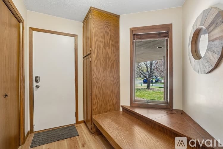 Bloomington House: 8912 Vincent Place